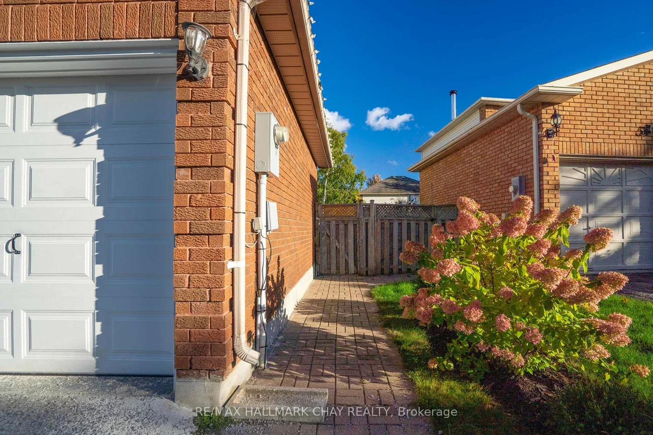 61, Neelands, West Bayfield, Barrie