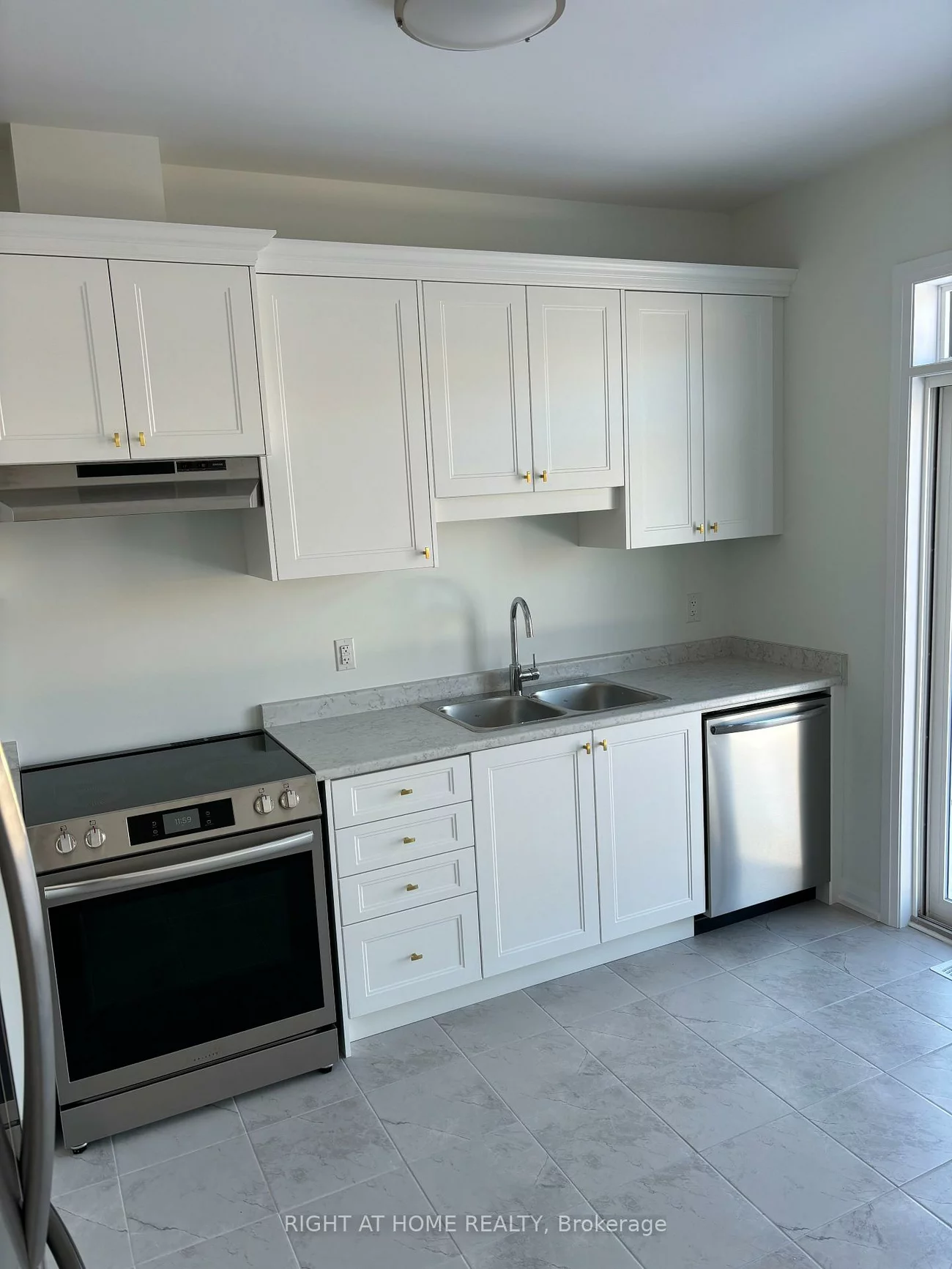 57, copperhill, Painswick South, Barrie