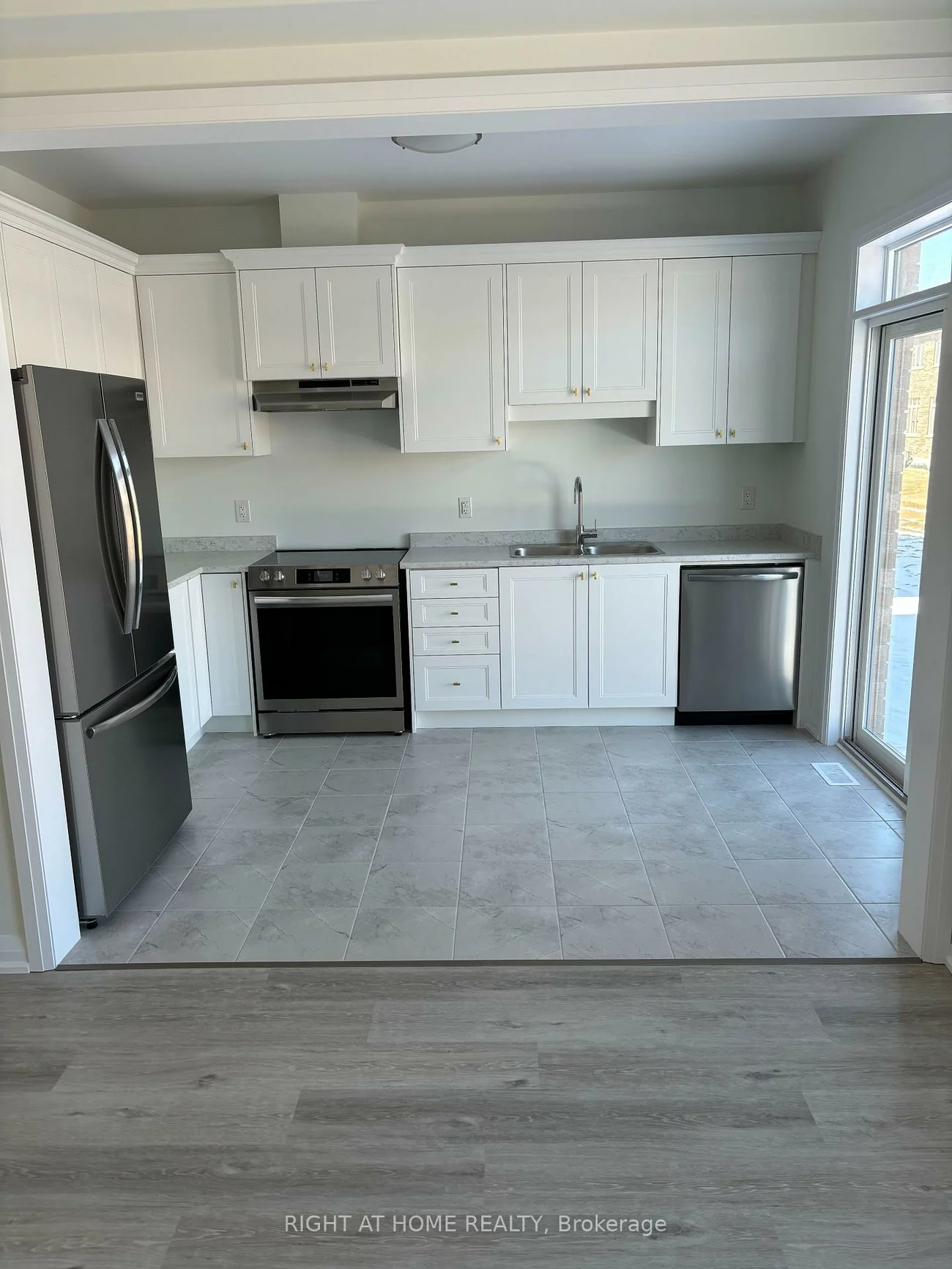 57, copperhill, Painswick South, Barrie