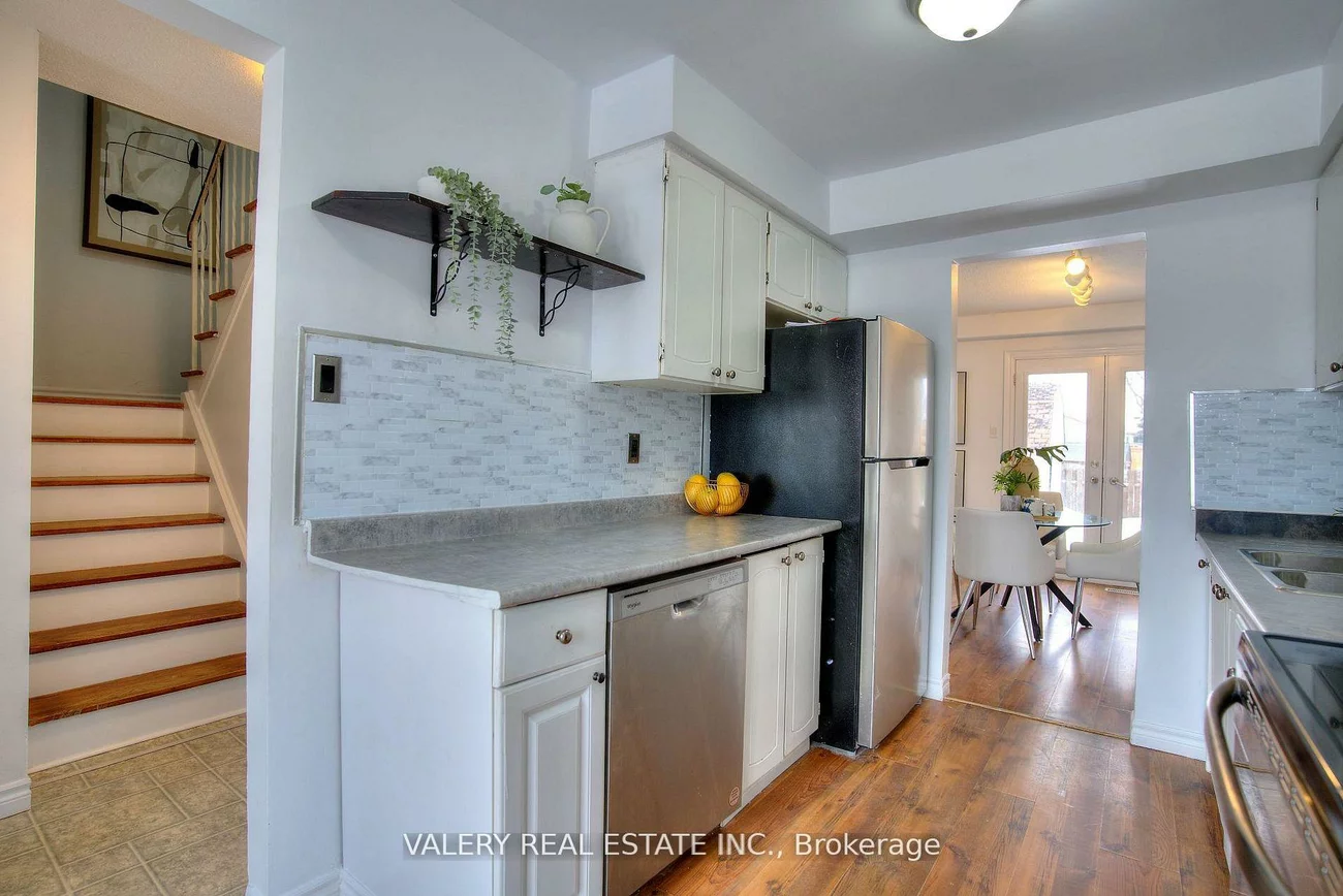 24, Lampman, Letitia Heights, Barrie