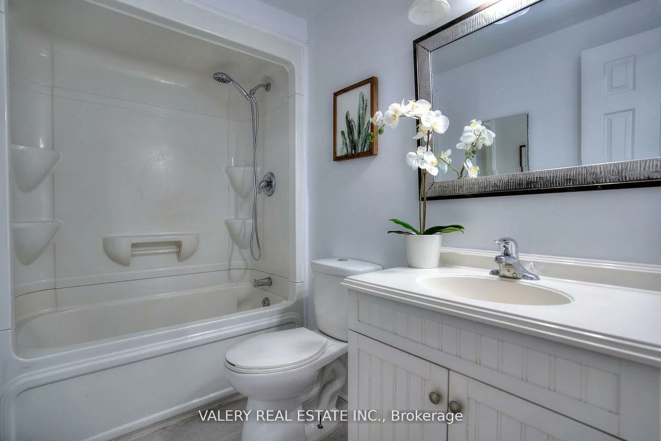 24, Lampman, Letitia Heights, Barrie