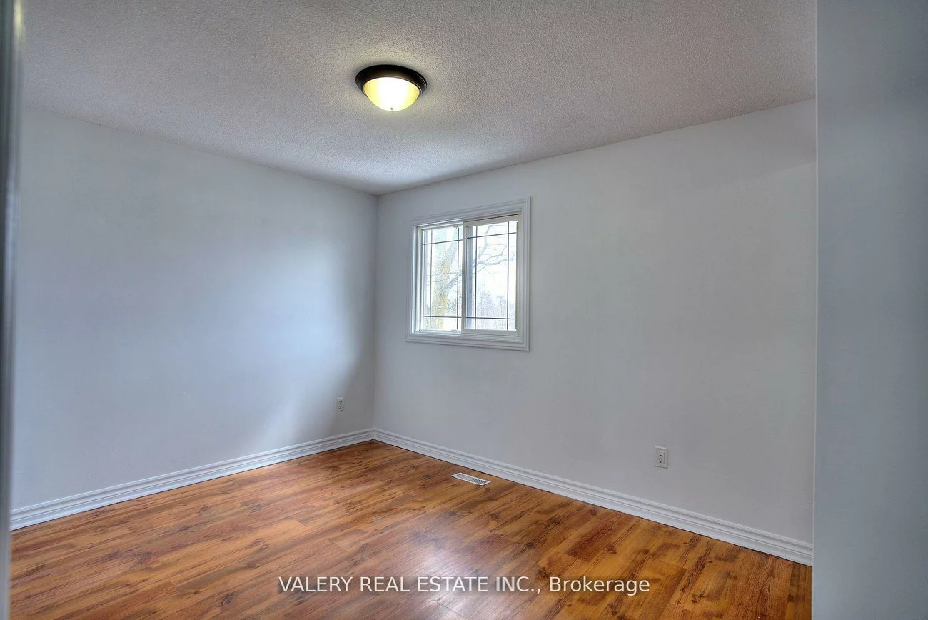 24, Lampman, Letitia Heights, Barrie