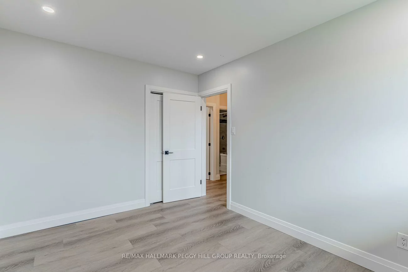 20, Ottaway, Wellington, Barrie