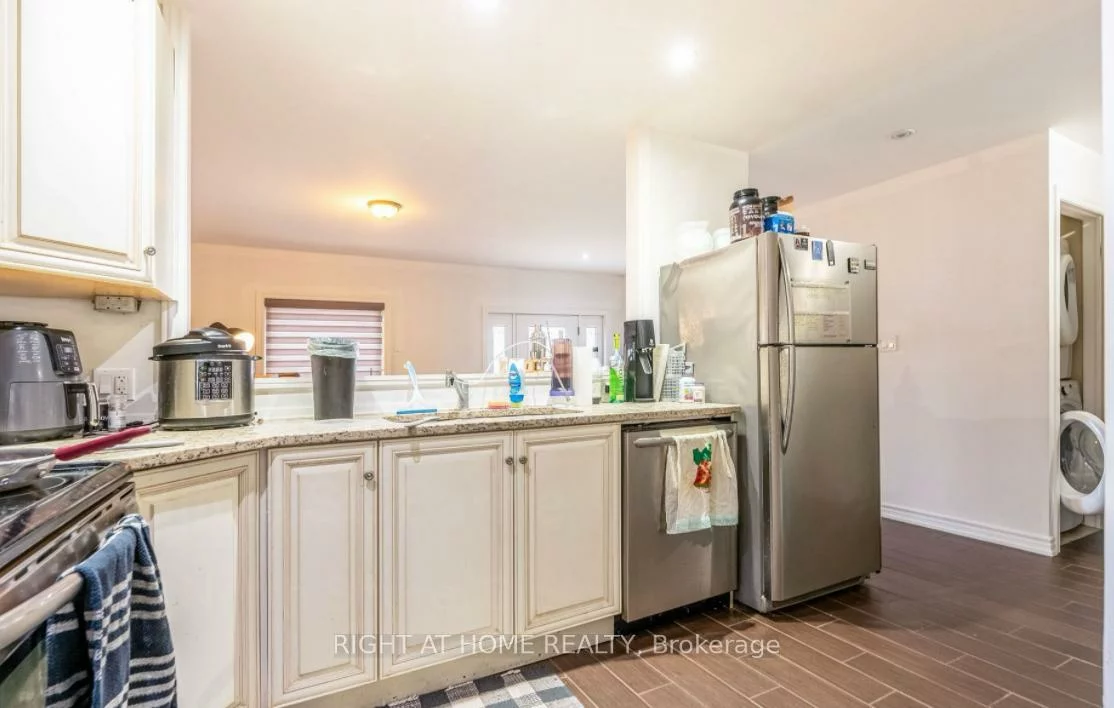 180, Blake, 400 East, Barrie