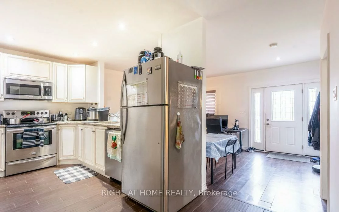 180, Blake, 400 East, Barrie