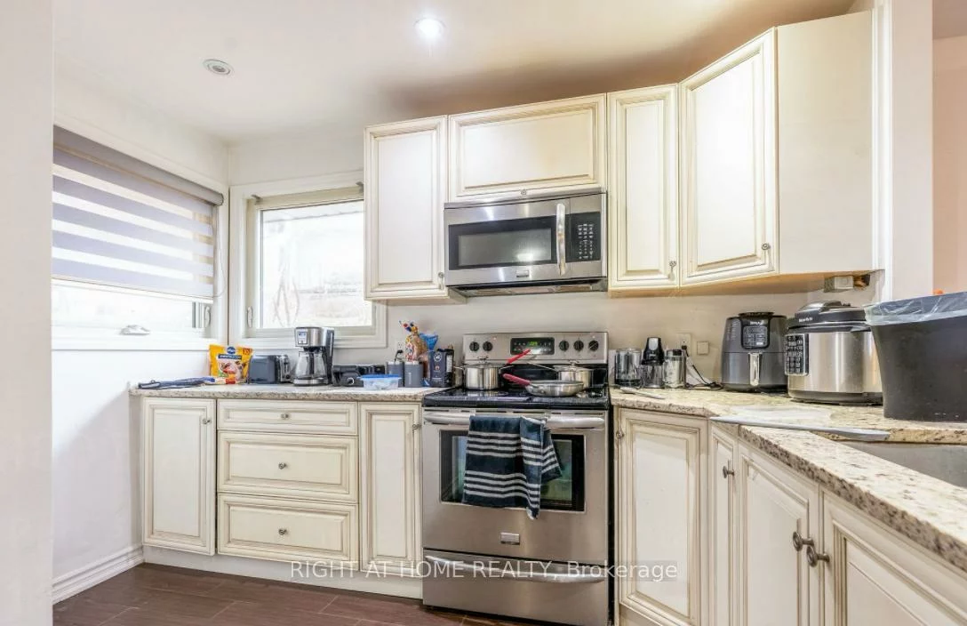 180, Blake, 400 East, Barrie