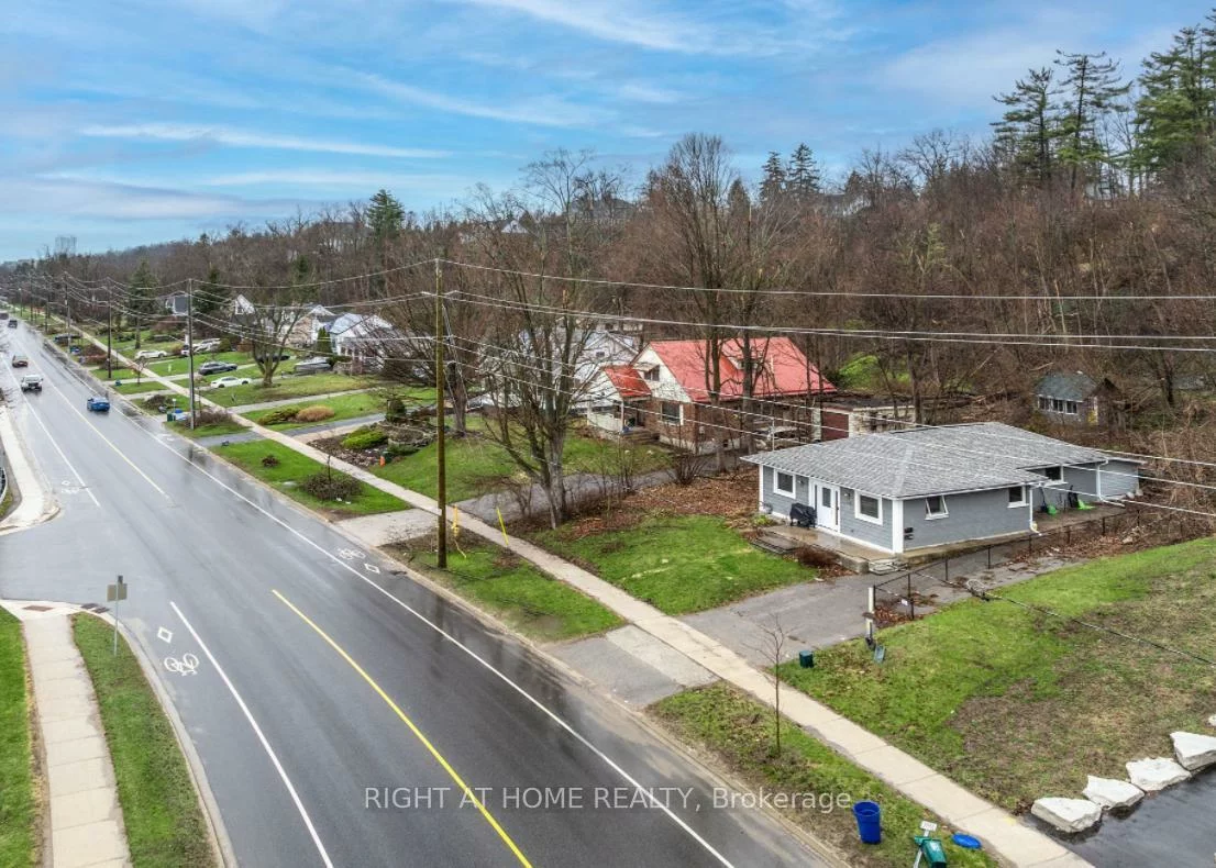 180, Blake, 400 East, Barrie