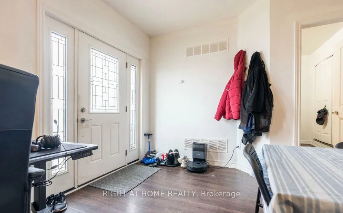 180, Blake, 400 East, Barrie