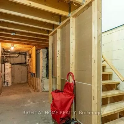 180, Blake, 400 East, Barrie