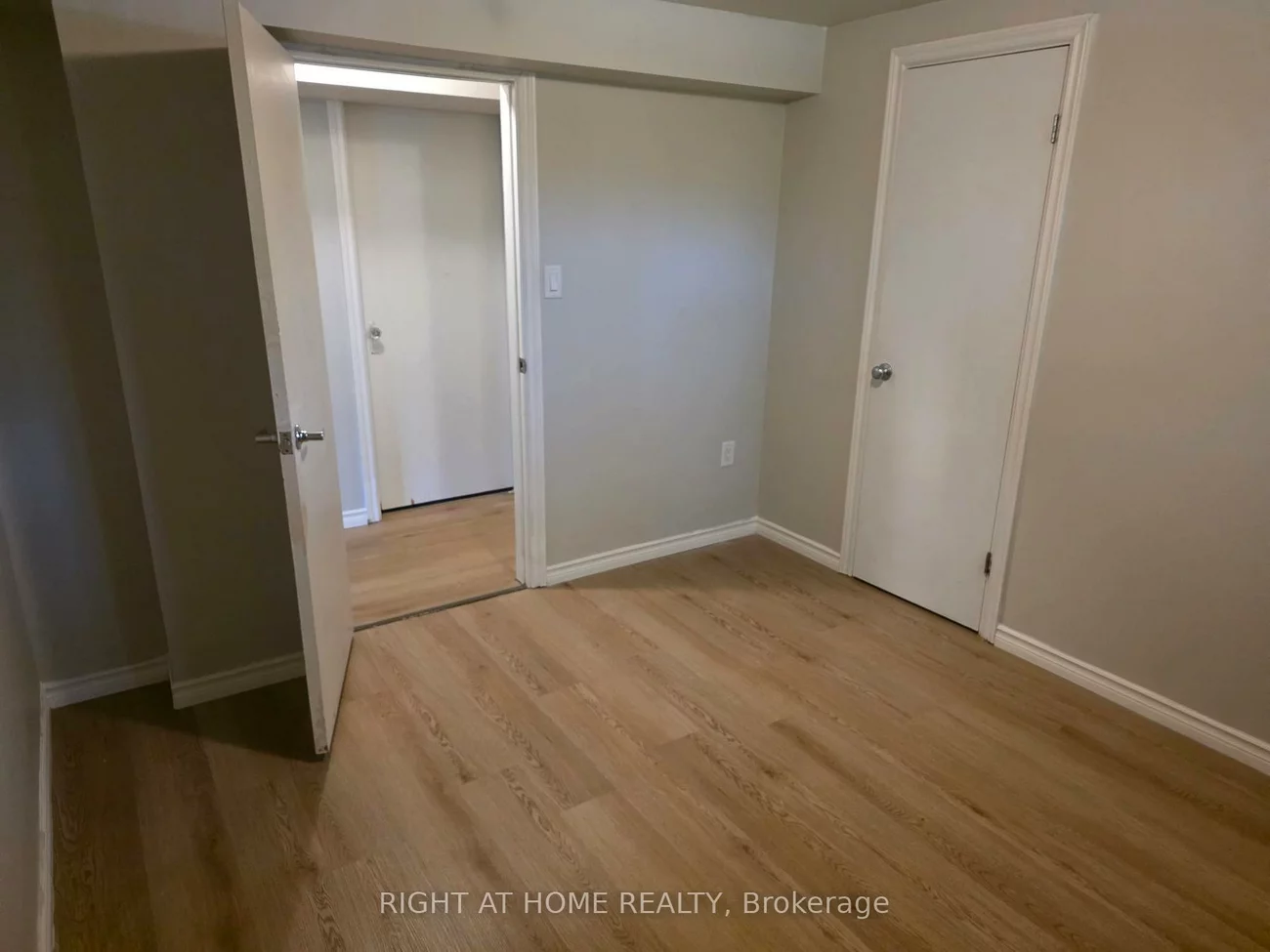 35, Oak, Wellington, Barrie