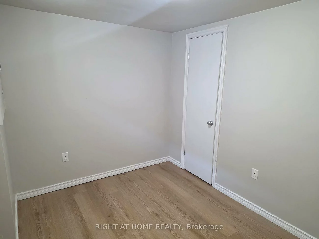 35, Oak, Wellington, Barrie