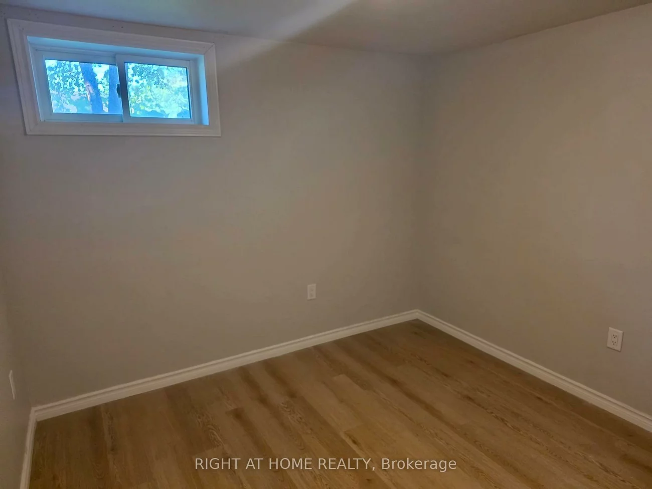 35, Oak, Wellington, Barrie