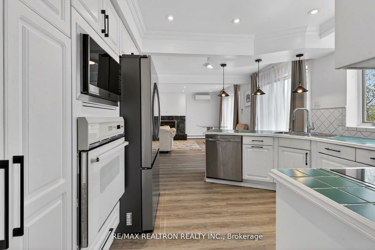 18, Debra, Allandale Heights, Barrie