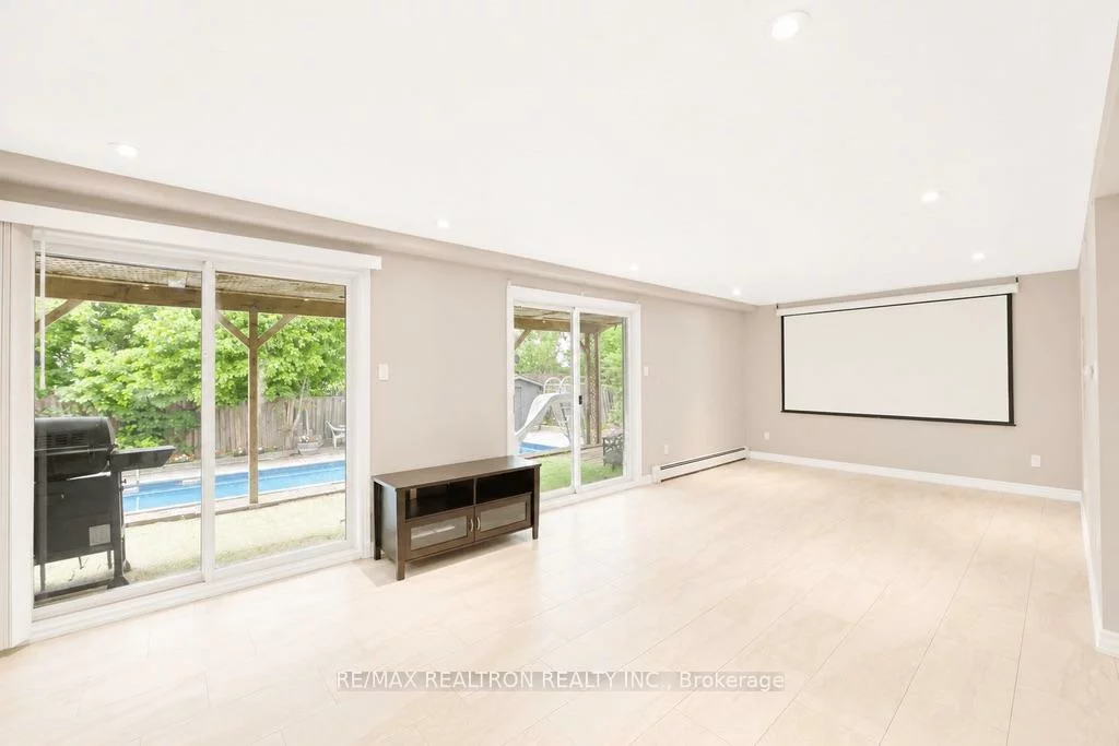 18, Debra, Allandale Heights, Barrie