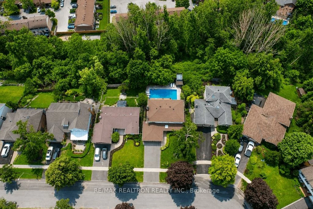 18, Debra, Allandale Heights, Barrie