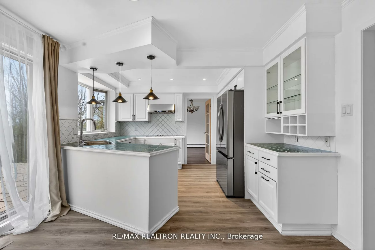 18, Debra, Allandale Heights, Barrie