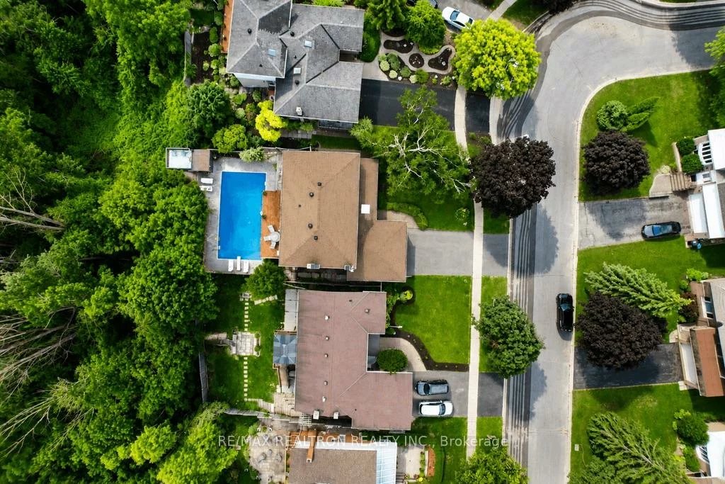 18, Debra, Allandale Heights, Barrie