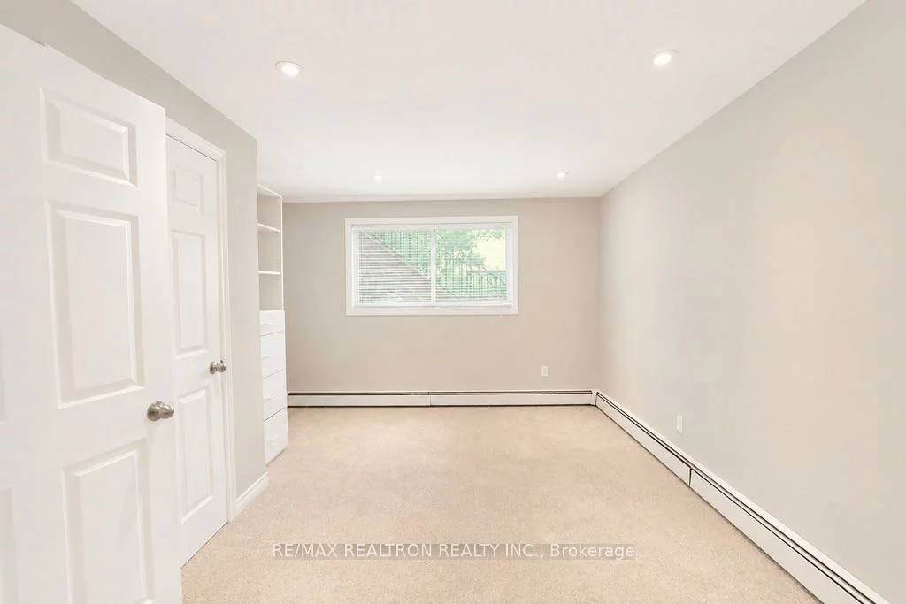 18, Debra, Allandale Heights, Barrie