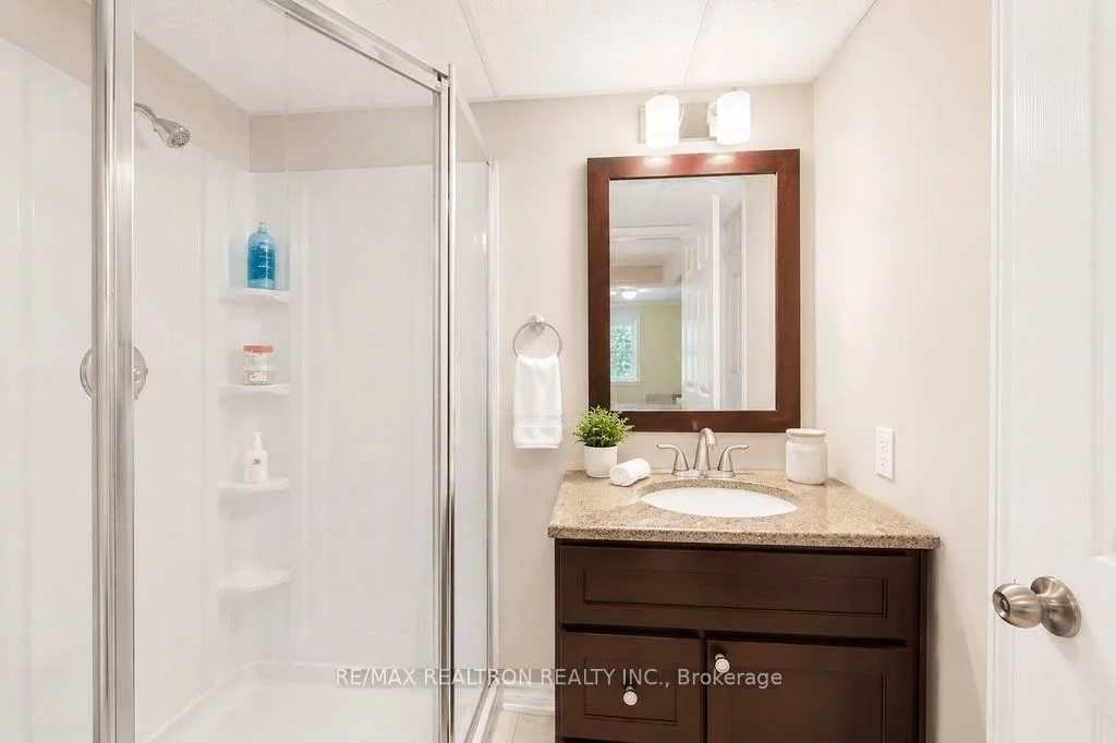 18, Debra, Allandale Heights, Barrie