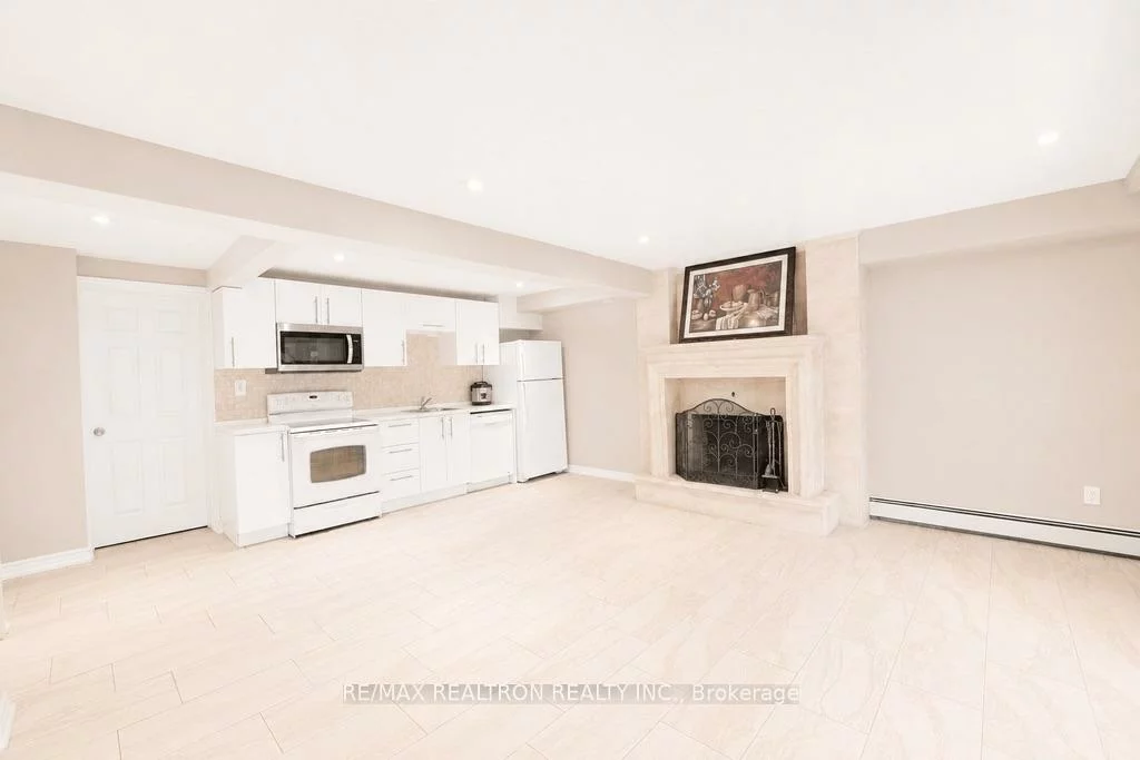18, Debra, Allandale Heights, Barrie