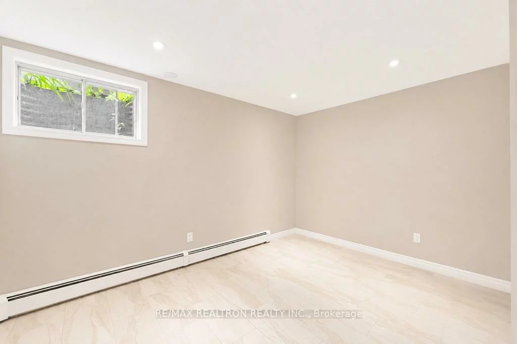 18, Debra, Allandale Heights, Barrie