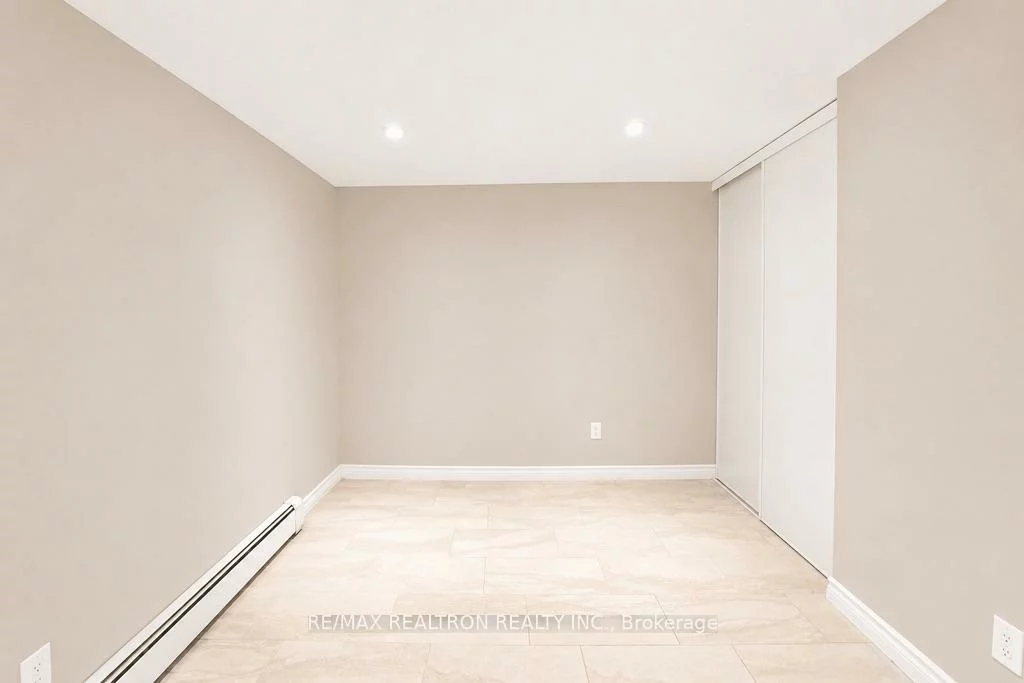 18, Debra, Allandale Heights, Barrie