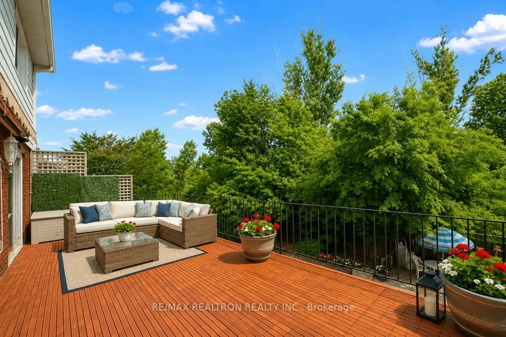 18, Debra, Allandale Heights, Barrie