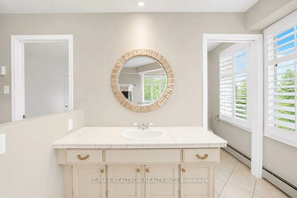 18, Debra, Allandale Heights, Barrie