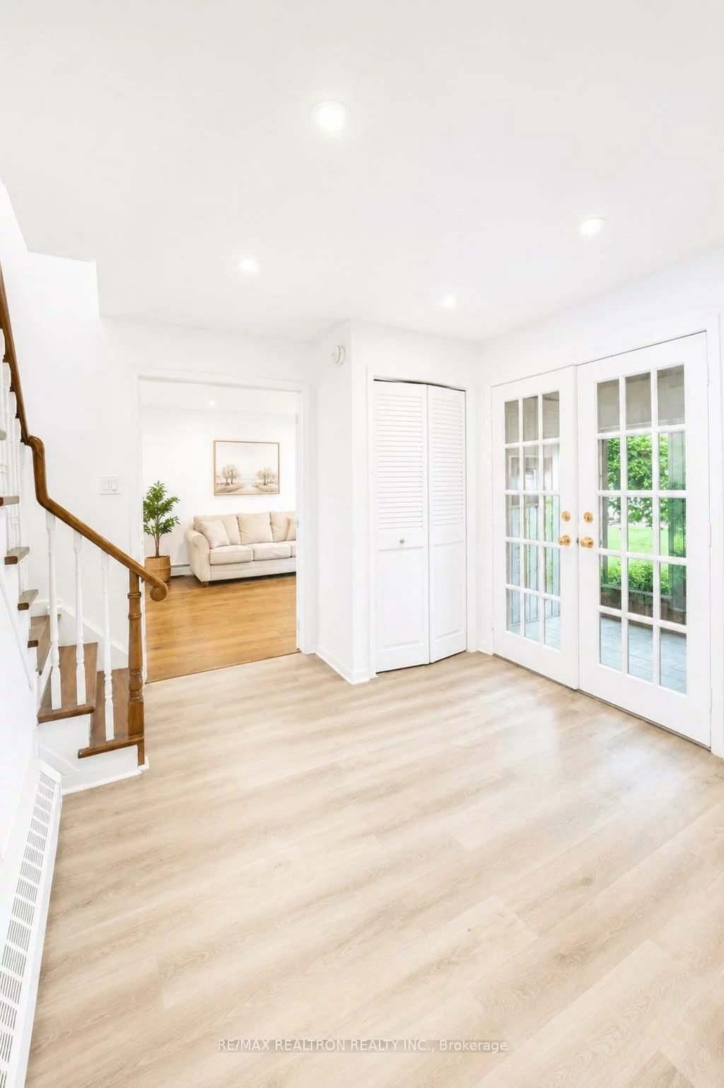 18, Debra, Allandale Heights, Barrie