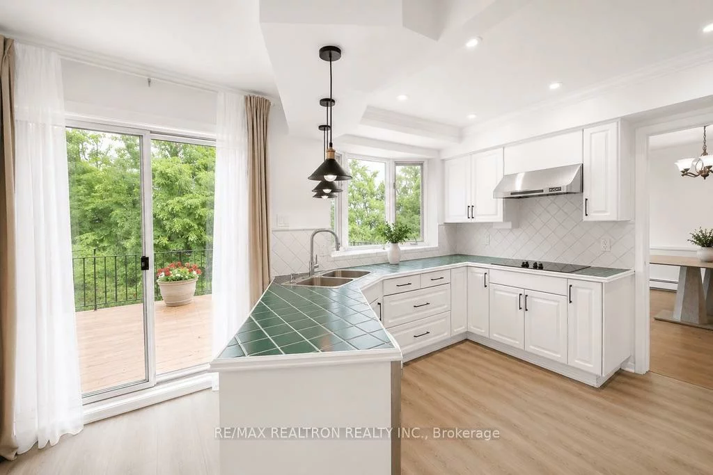 18, Debra, Allandale Heights, Barrie