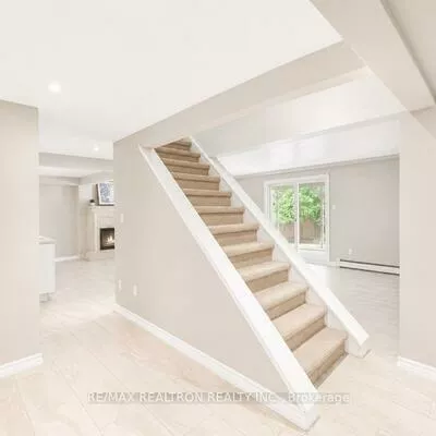 18, Debra, Allandale Heights, Barrie