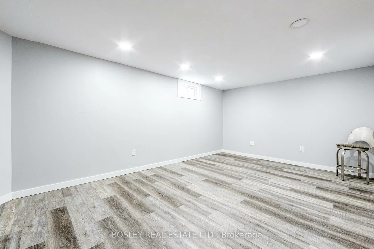 46, Austen, Letitia Heights, Barrie