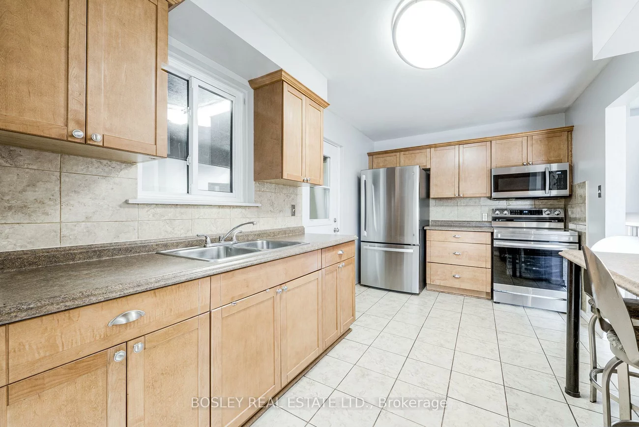 46, Austen, Letitia Heights, Barrie