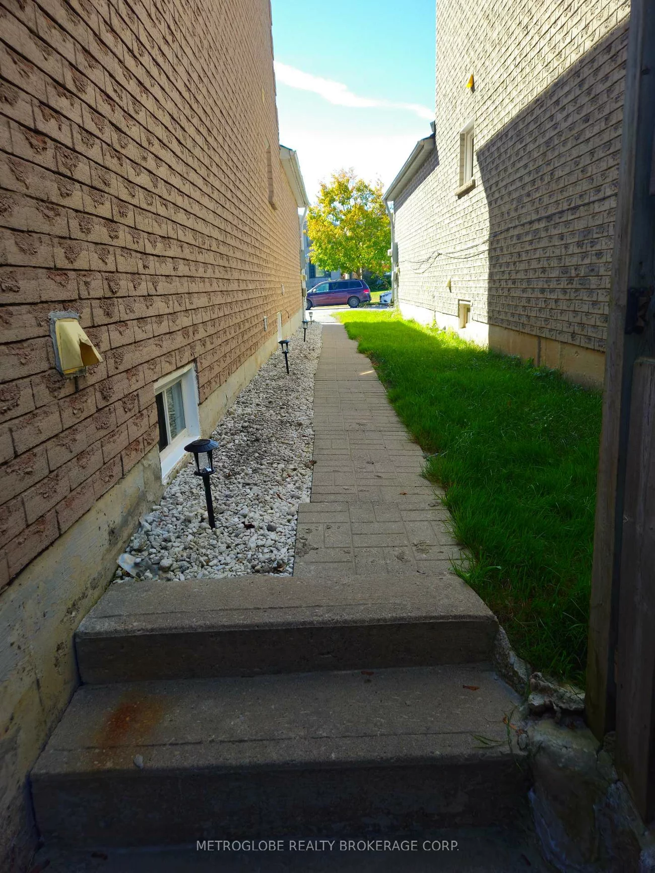 36, Blair, Grove East, Barrie