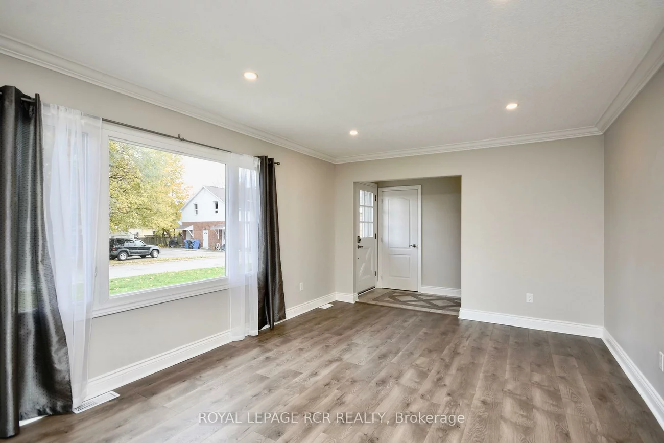 52, Drury, Wellington, Barrie