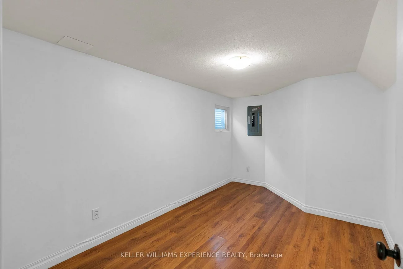 49, Daphne, Cundles East, Barrie