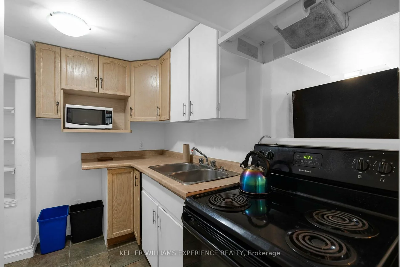 49, Daphne, Cundles East, Barrie