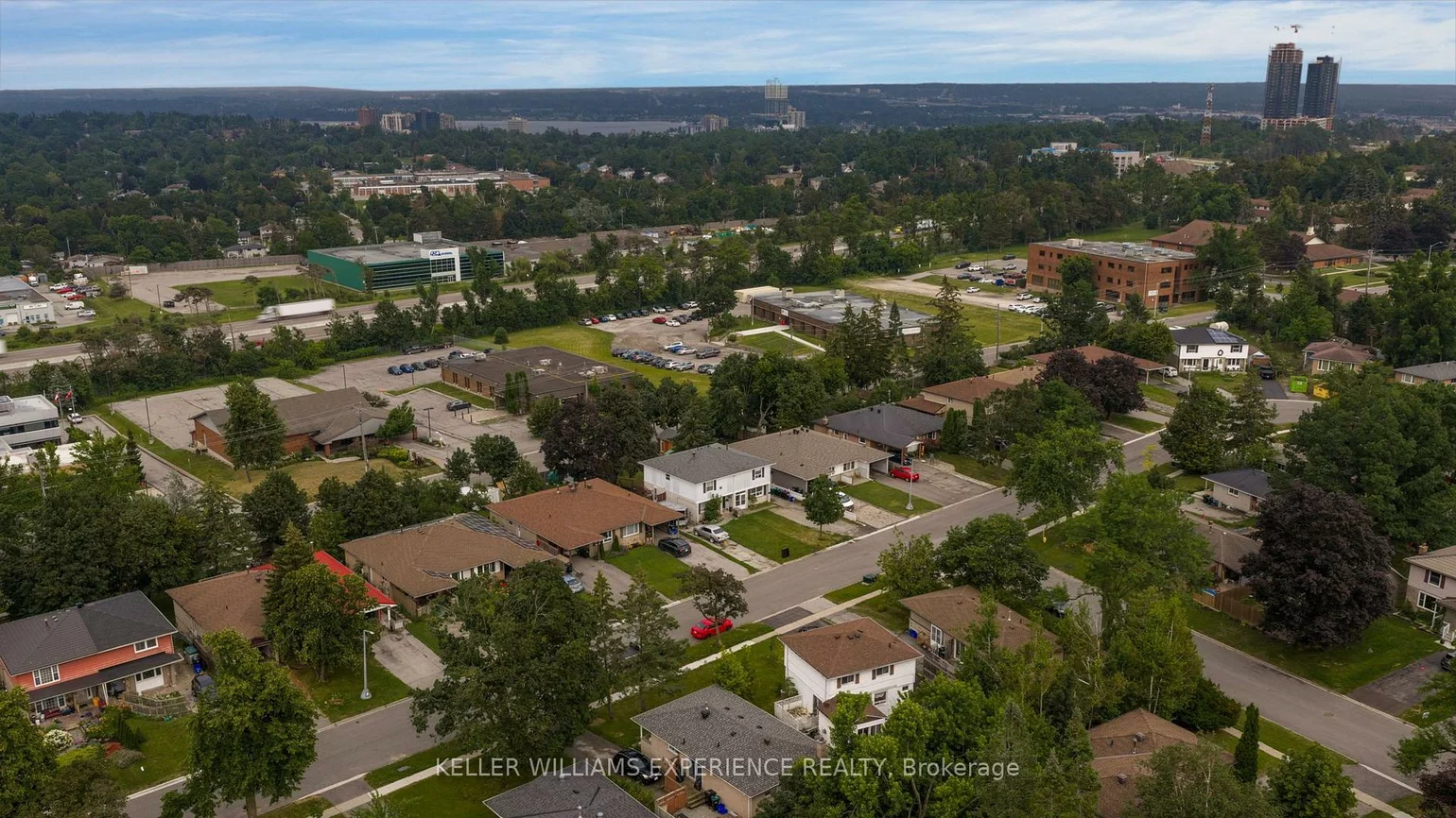 49, Daphne, Cundles East, Barrie