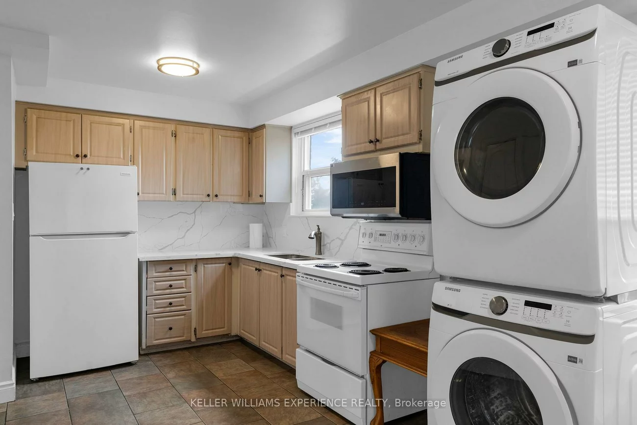49, Daphne, Cundles East, Barrie