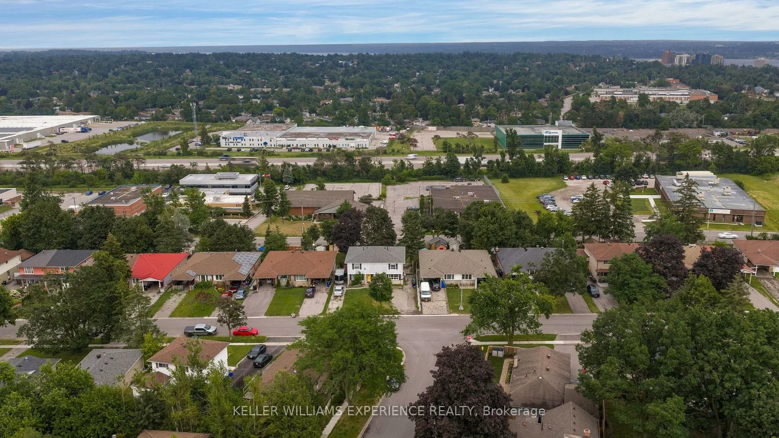 49, Daphne, Cundles East, Barrie