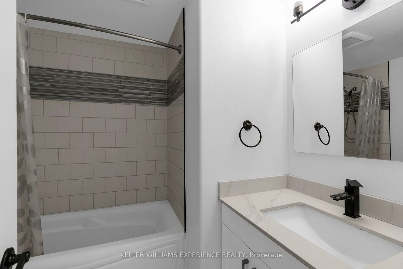 49, Daphne, Cundles East, Barrie