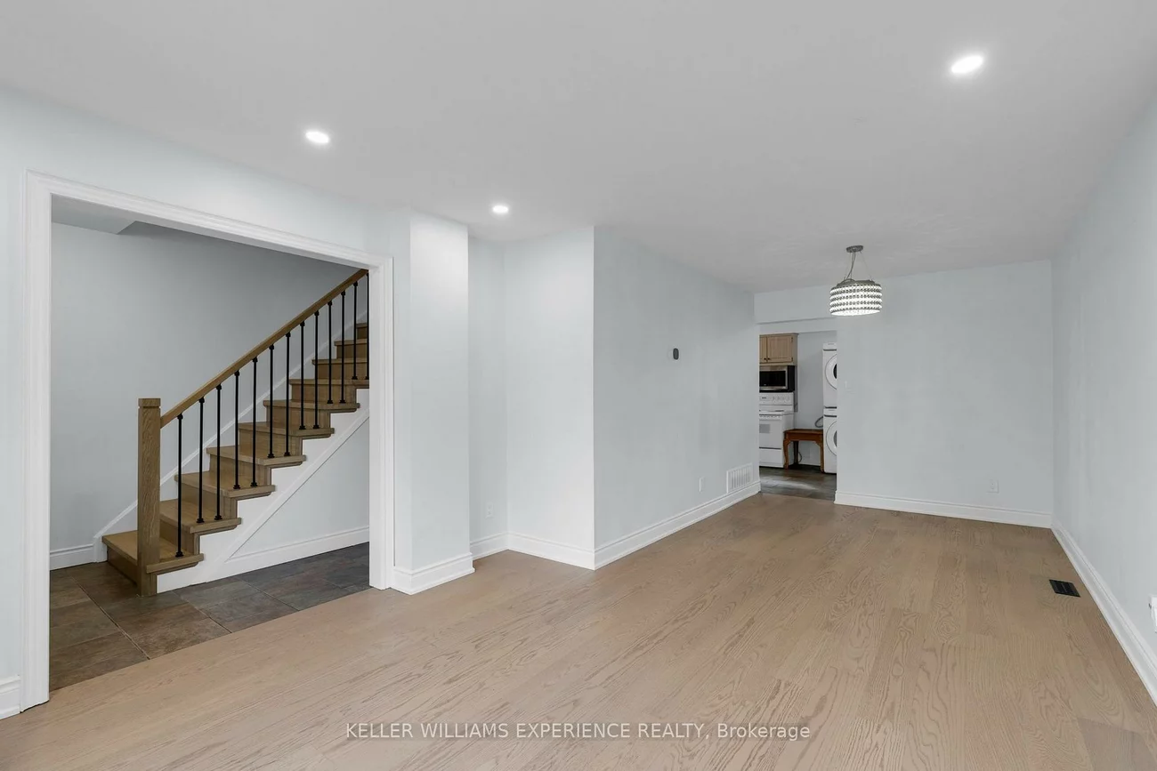 49, Daphne, Cundles East, Barrie