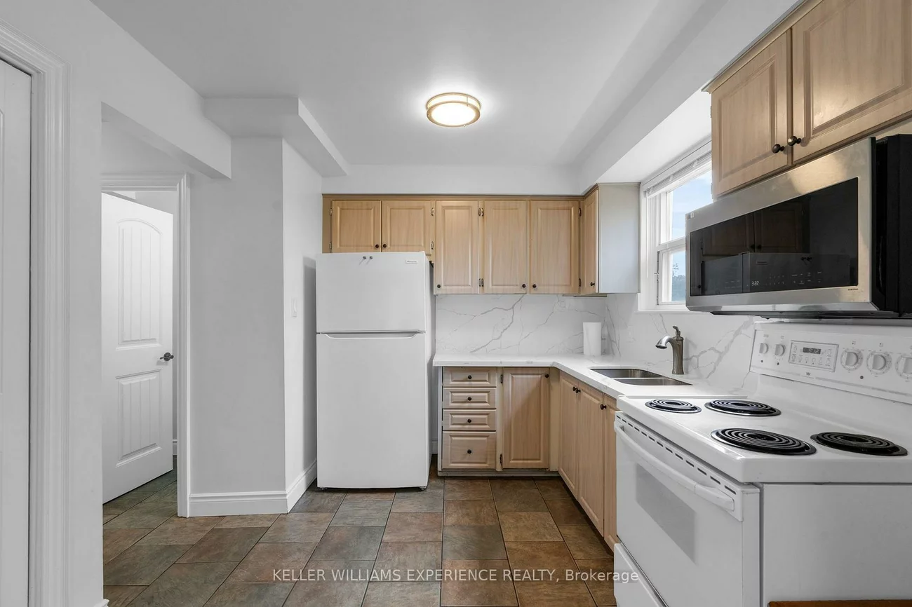 49, Daphne, Cundles East, Barrie