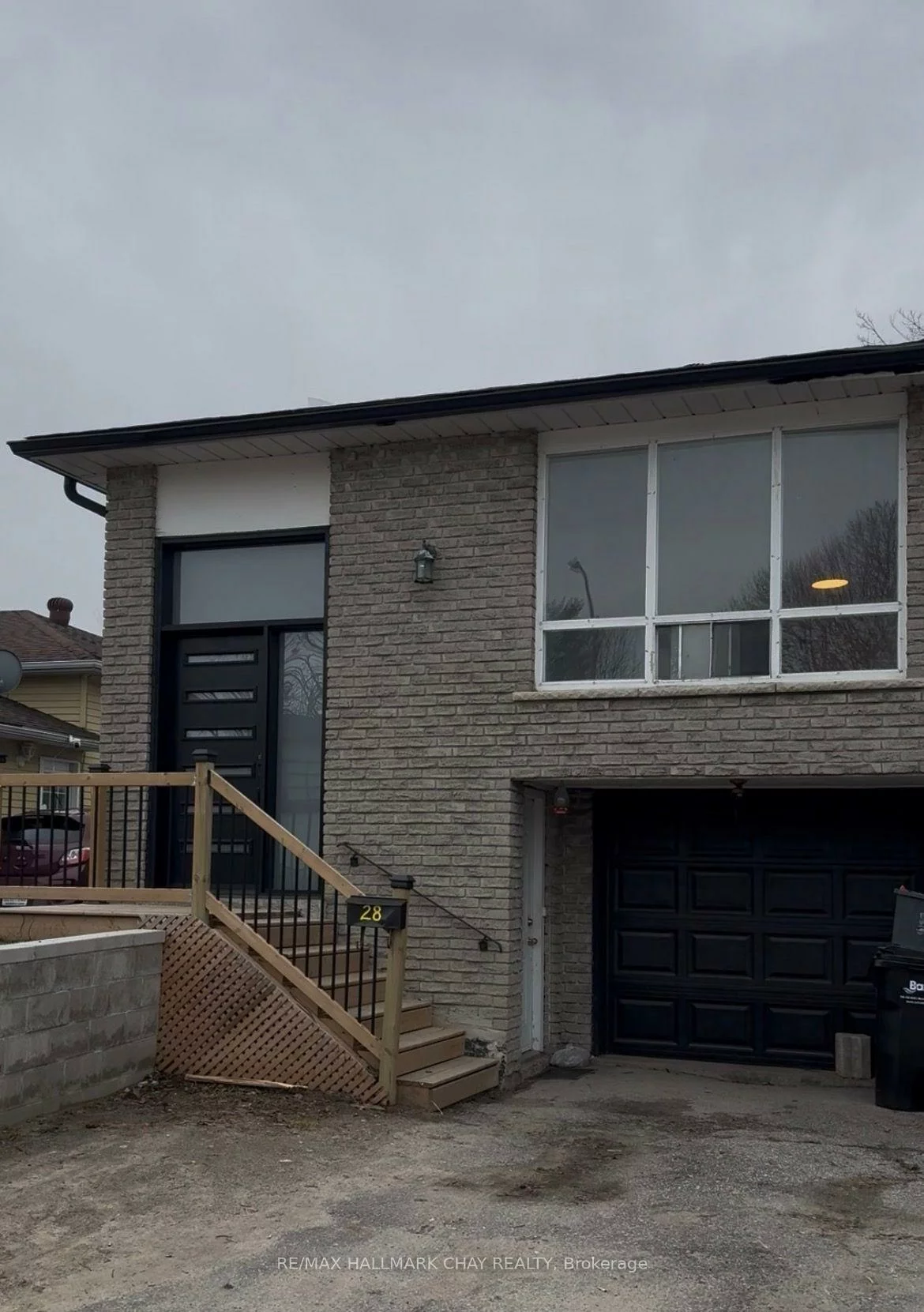 28, Carlton, Cundles East, Barrie