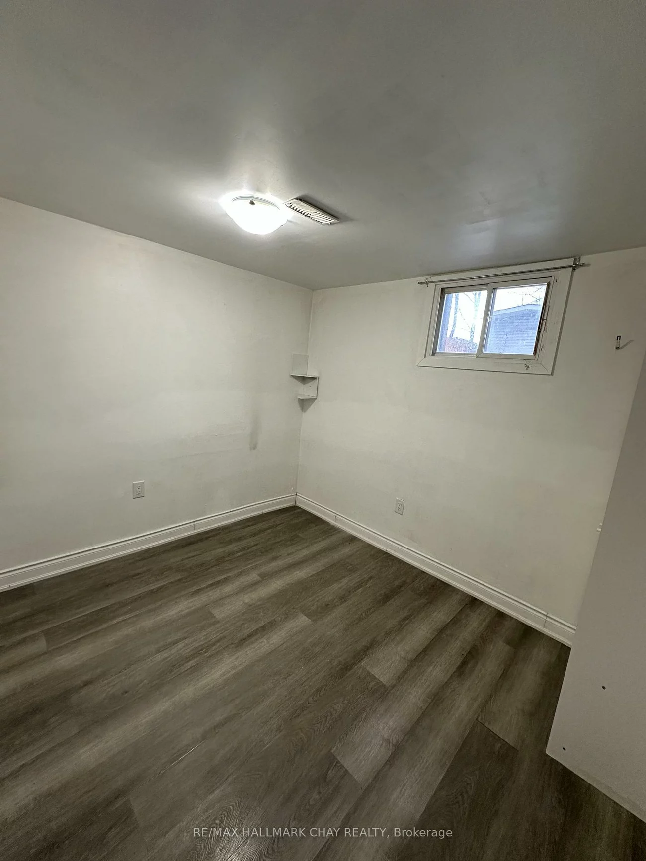 28, Carlton, Cundles East, Barrie