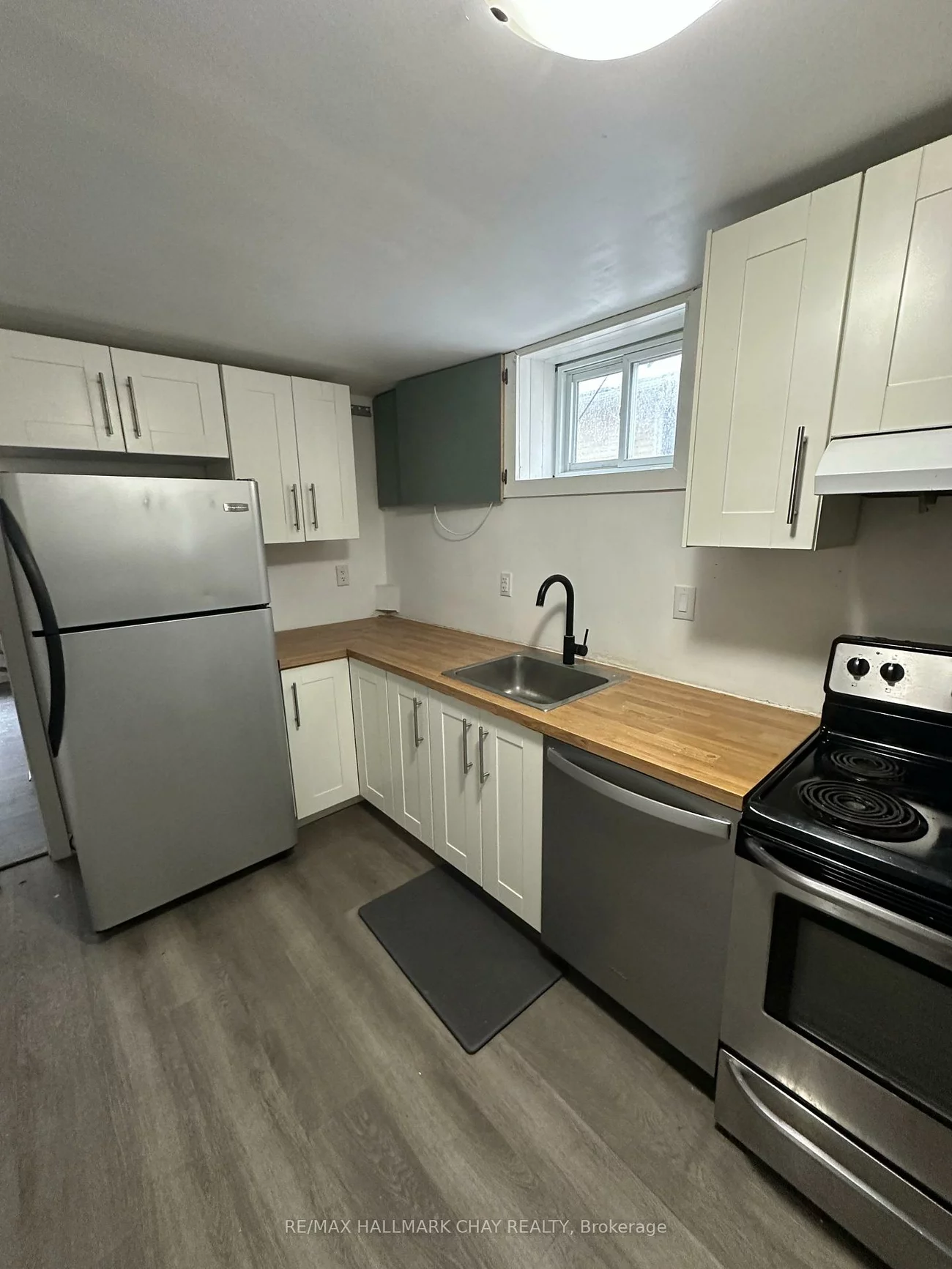 28, Carlton, Cundles East, Barrie