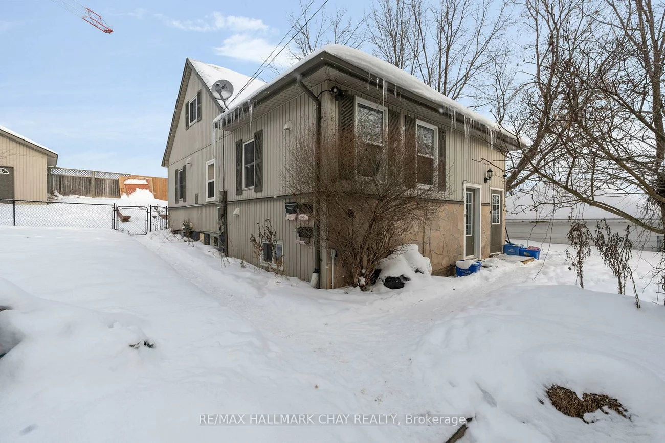 32, Grove, Queen's Park, Barrie