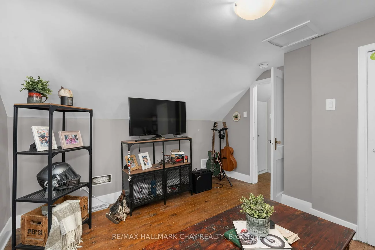 32, Grove, Queen's Park, Barrie
