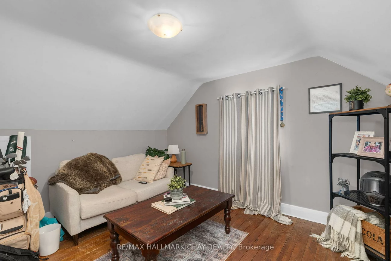 32, Grove, Queen's Park, Barrie