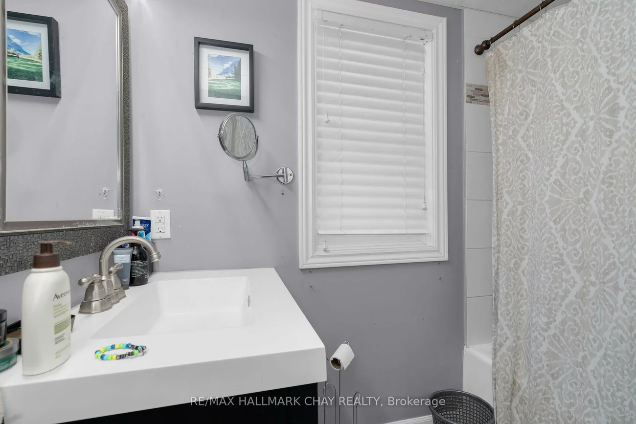 32, Grove, Queen's Park, Barrie